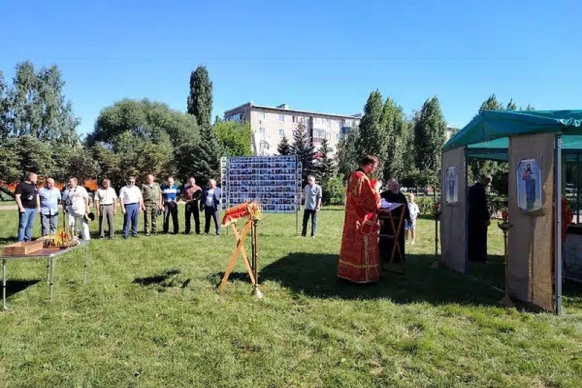 В Орловской области социальные координаторы филиала фонда «Защитники Отечества» почтили память погибших воинов