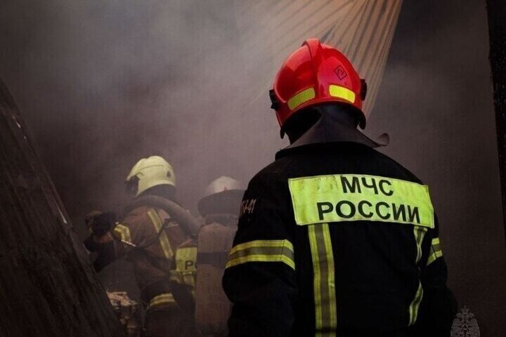 В Симферопольском районе потушили пожар на площади 900 квадратов