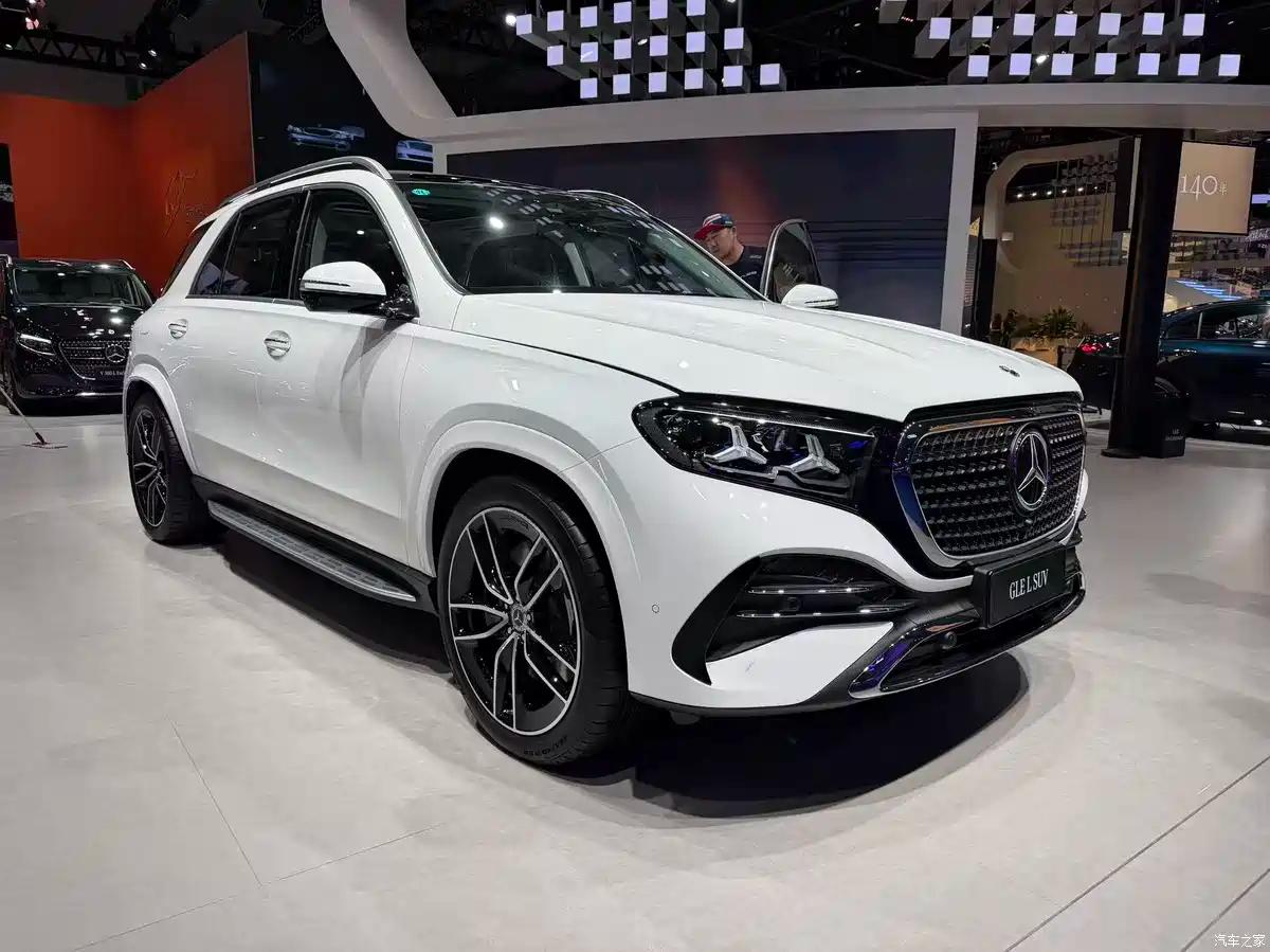 Представлен особо комфортный Mercedes-Benz GLE L: 5,05 метра, три экрана и китайский ИИ Doubao