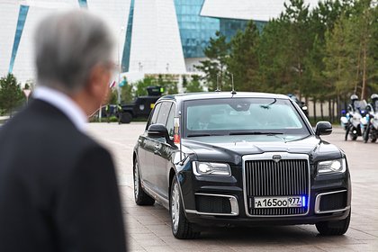 Путин остановил кортеж по пути в аэропорт и пообщался с россиянами