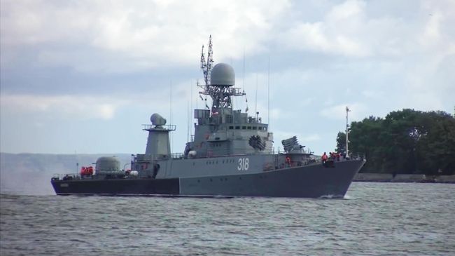 Корабли ВМФ России провели торпедную стрельбу в Балтийском море