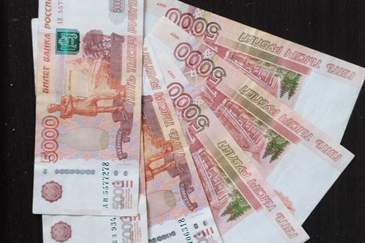 Стройкомпанию Мурманска могут наказать штрафами за задержку зарплат