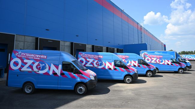 Акции Ozon теряют почти 13% на фоне новостей об ударах БПЛА
