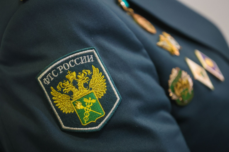 Супружескую пару с кольцами на 2,6 млн рублей остановили в аэропорту