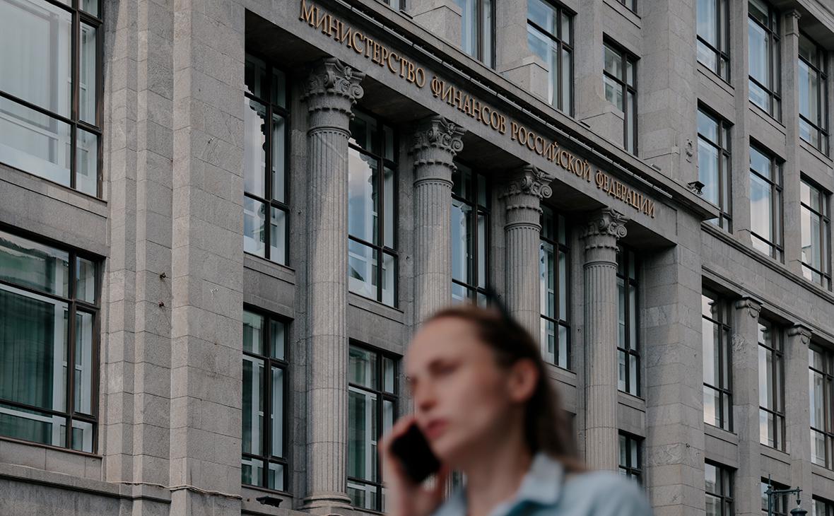 Дефицит федерального бюджета России составил 6,45 трлн руб.