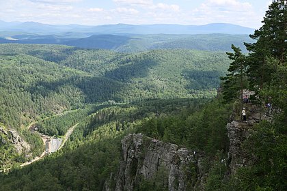 Туристы заблудились и провели ночь в лесу на Урале без связи, воды и еды