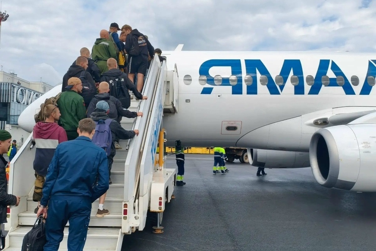 Тушить 122 природных пожара на Ямале отправили 16 спасателей Мурманской области