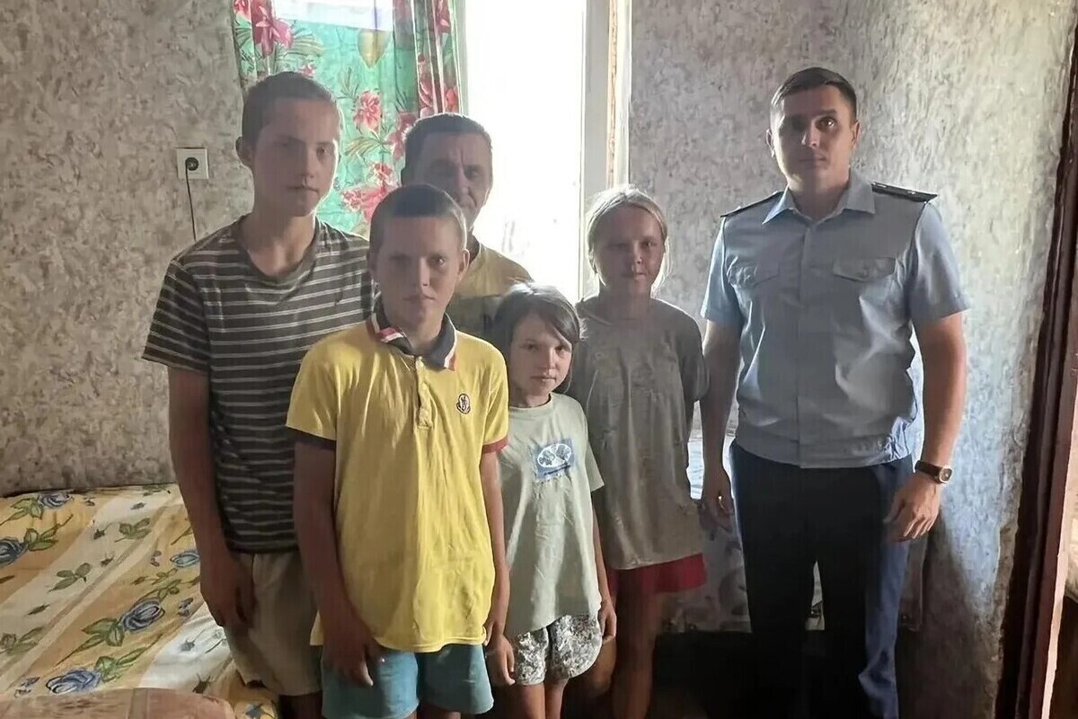 Прокурор Каховского района посетил многодетную семью