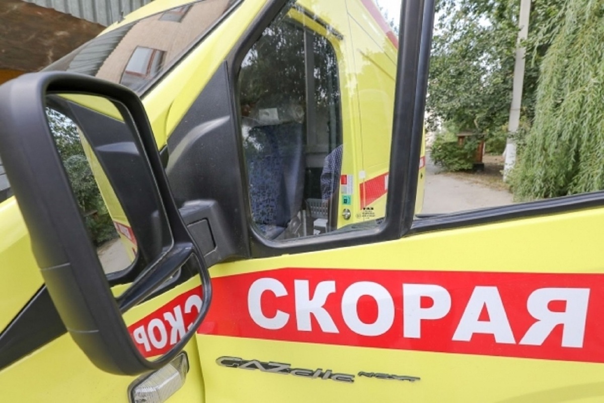 В Волгоградской области в лобовом ДТП иномарки и ВАЗа погиб 41-летний водитель