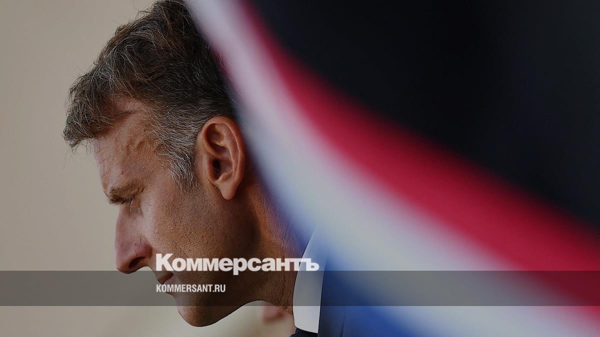 Макрон запретил мобильные телефоны в старшей школе