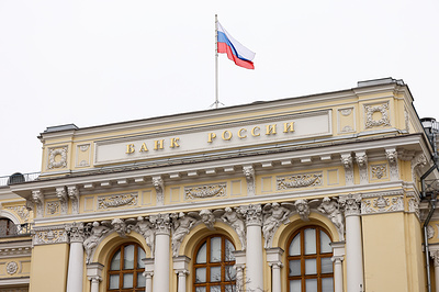 ЦБ повысил курс доллара на 25 августа до 83,29 рубля