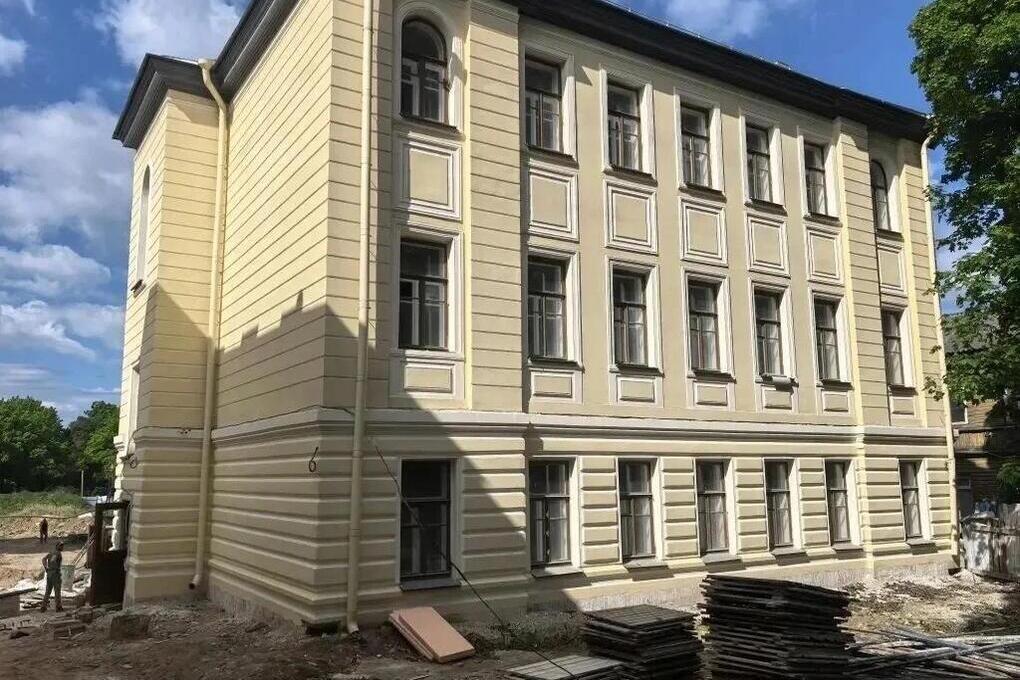 Гатчинская школа №4 начнет свой новый учебный год в январе, на 129-м году жизни