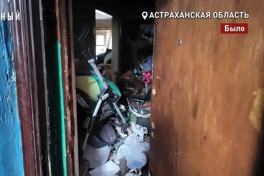 Год жизни рядом со свалкой: из квартиры астраханца вывезли 50 кубов