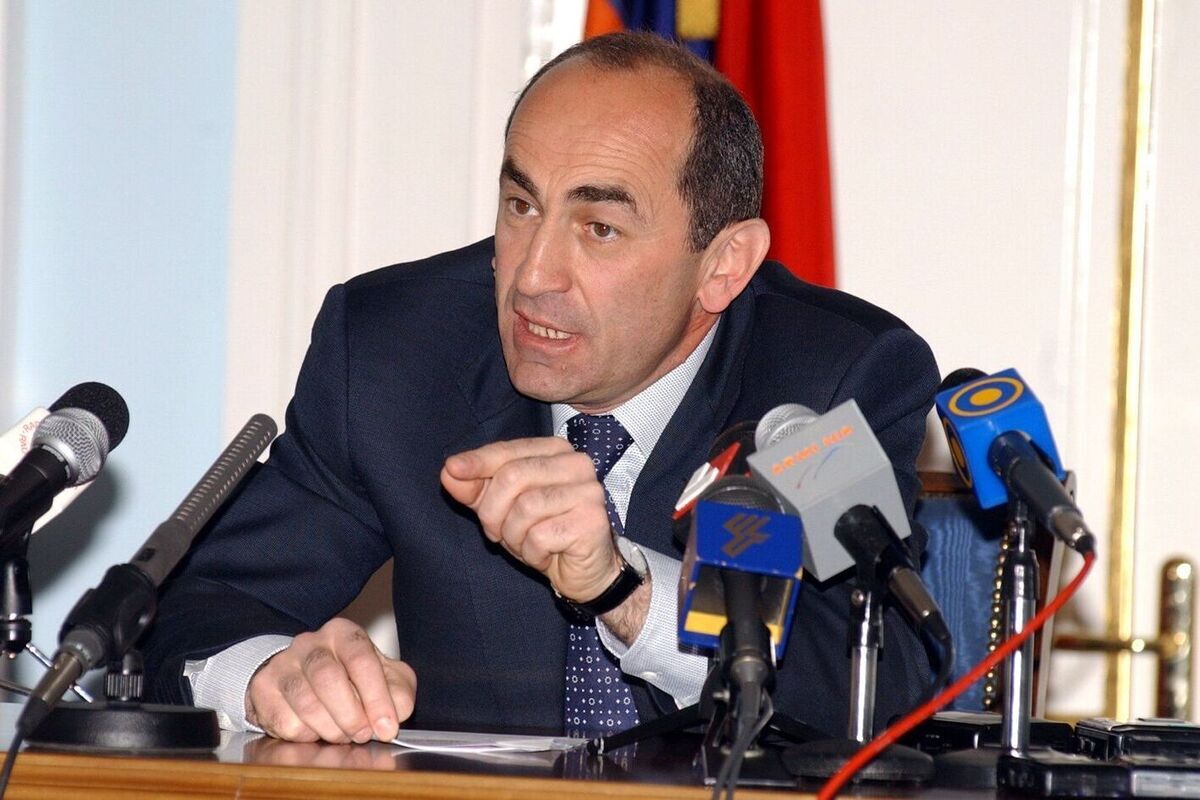 Роберта Кочаряна доставили в Службу национальной безопасности Армении