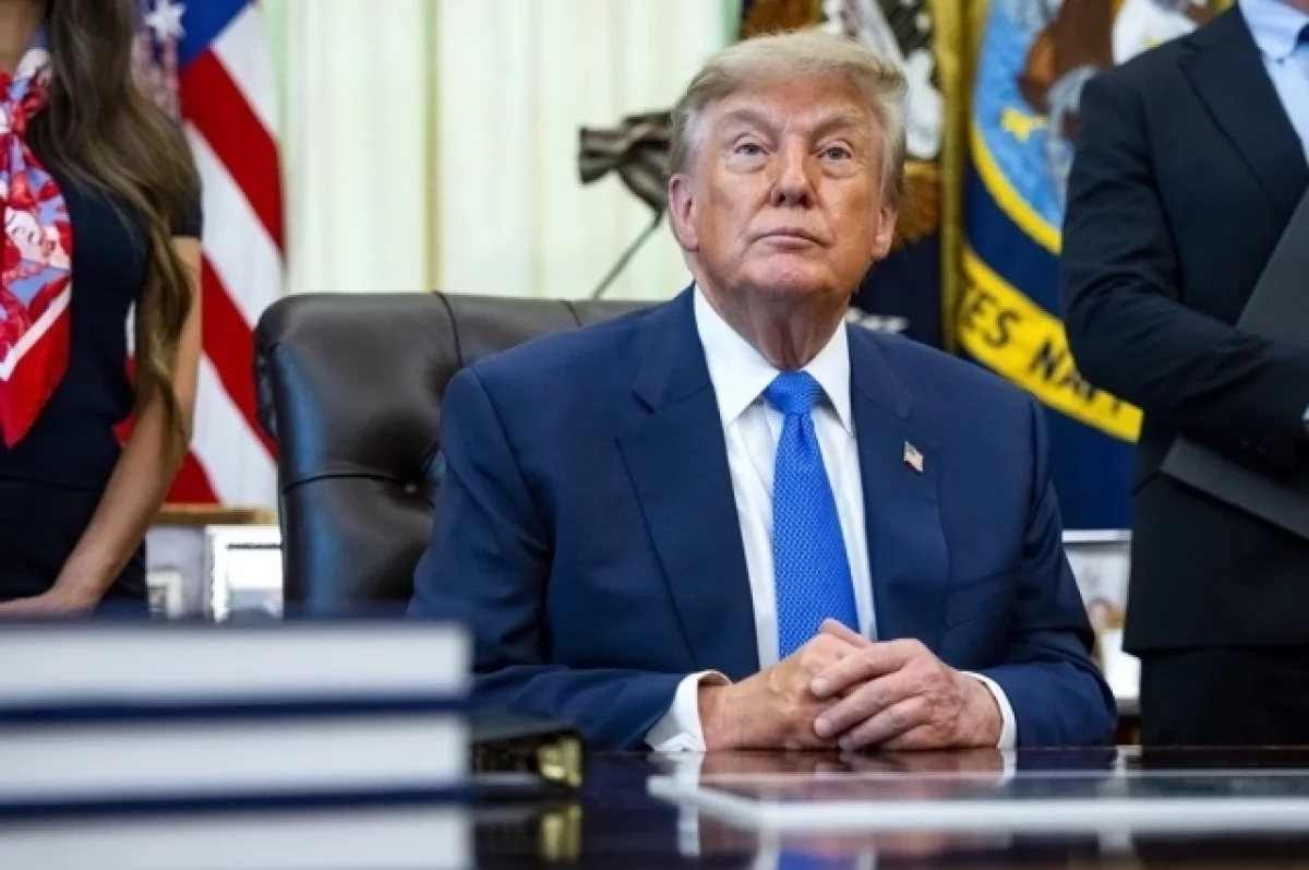 Трамп пошутил, что хотел бы стать следующим президентом США