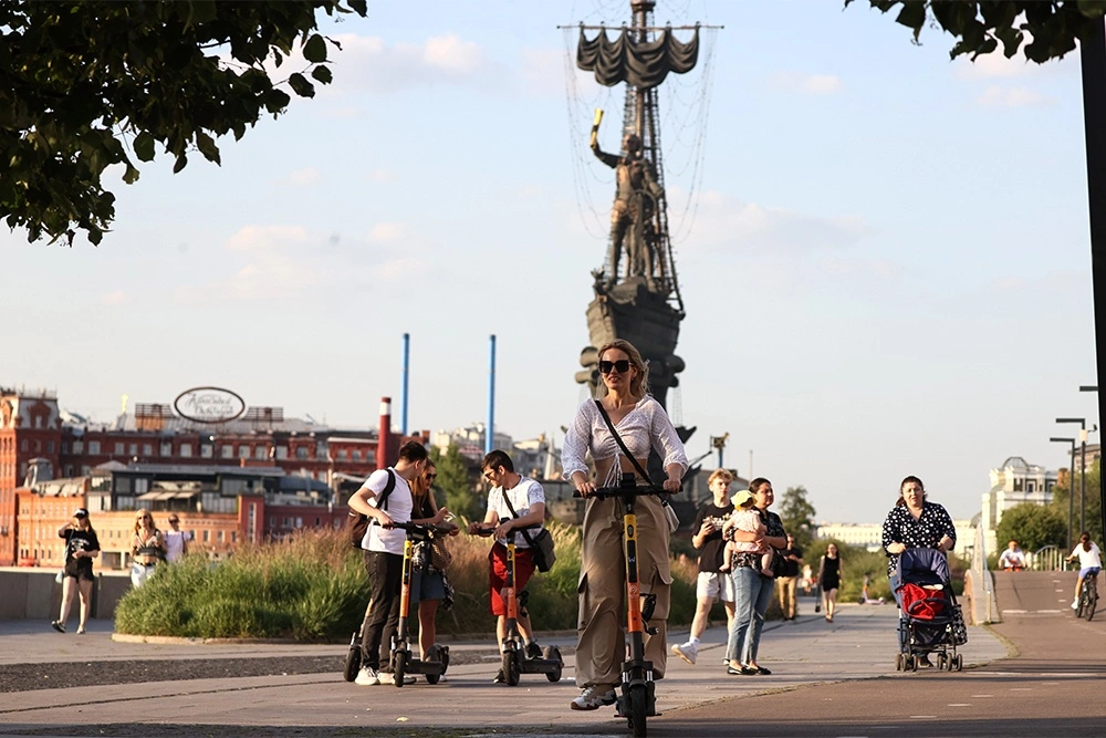 В дептрансе Москвы рассказали, где чаще всего арендуют самокаты