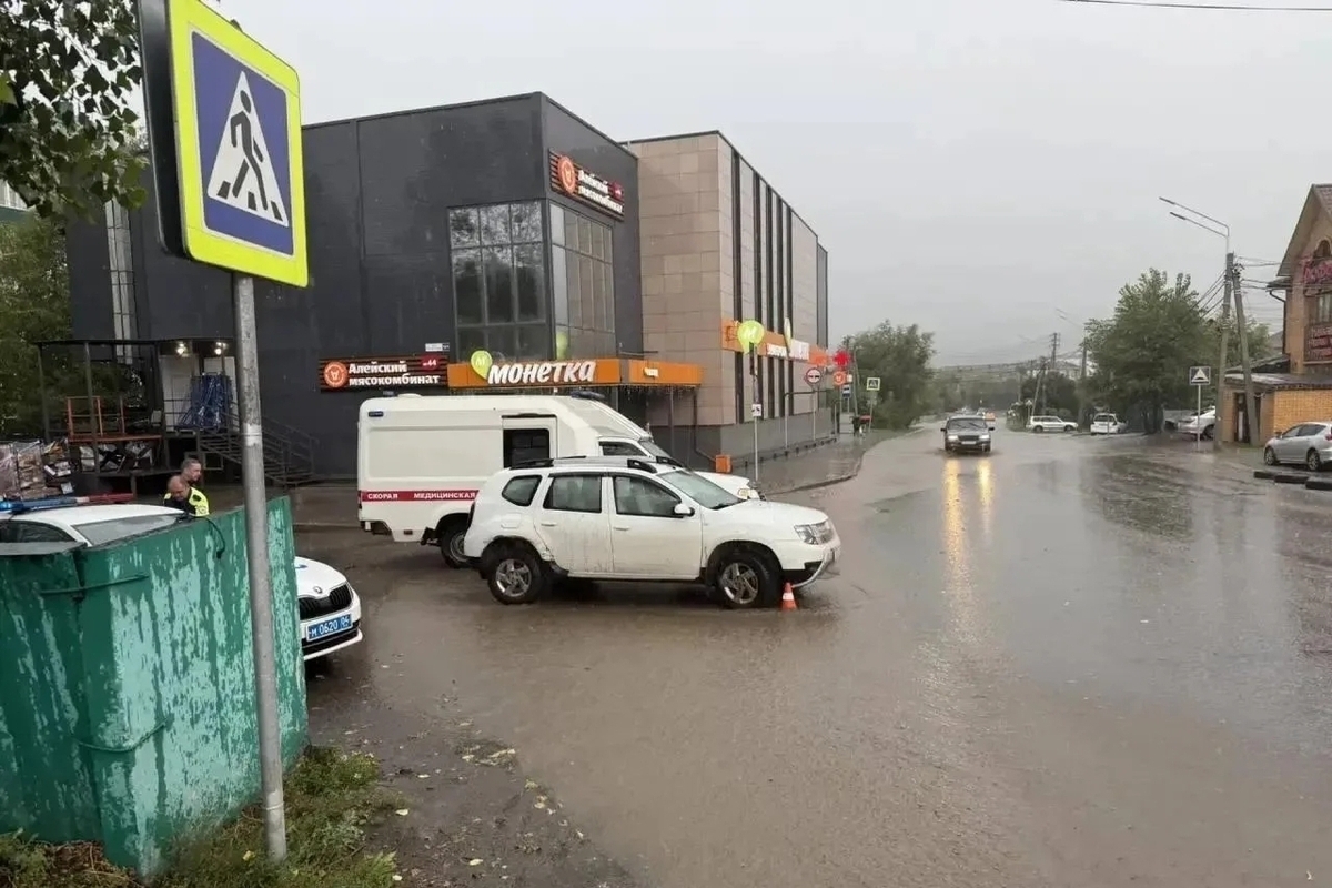 В Горно-Алтайске автомобилист наехал на 18-летнюю туристку на «зебре»