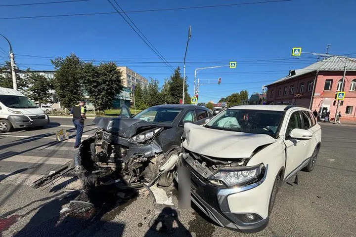 В Костроме пассажирка Kia пострадала в ДТП на перекрестке