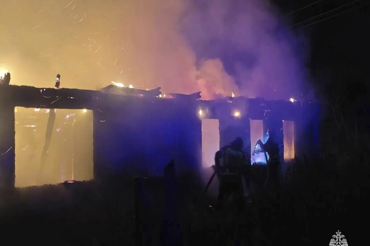 В Новомосковске мужчина погиб на пожаре в частном доме в деревне Мошок