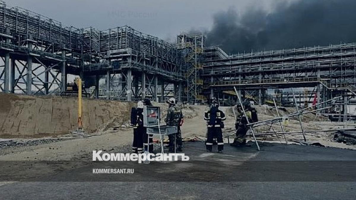 Семь человек погибли при пожаре на Амурском ГХК, пропали девять // Число погибших при пожаре на Амурском ГХК выросло до семи