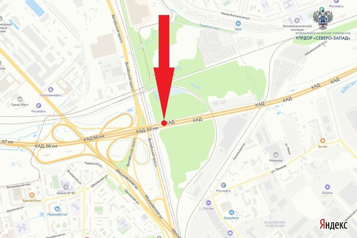 Пробки на 65-м километре КАД в Петербурге не покинут водителей до 31 августа