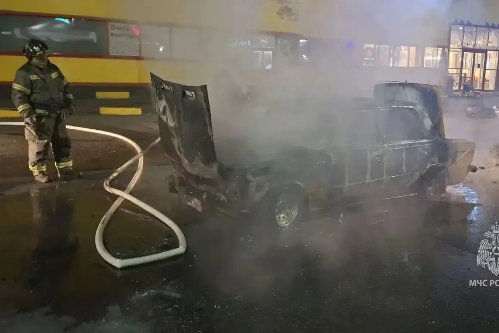 В деревне Новое Девяткино 26 августа загорелась Lada 2106