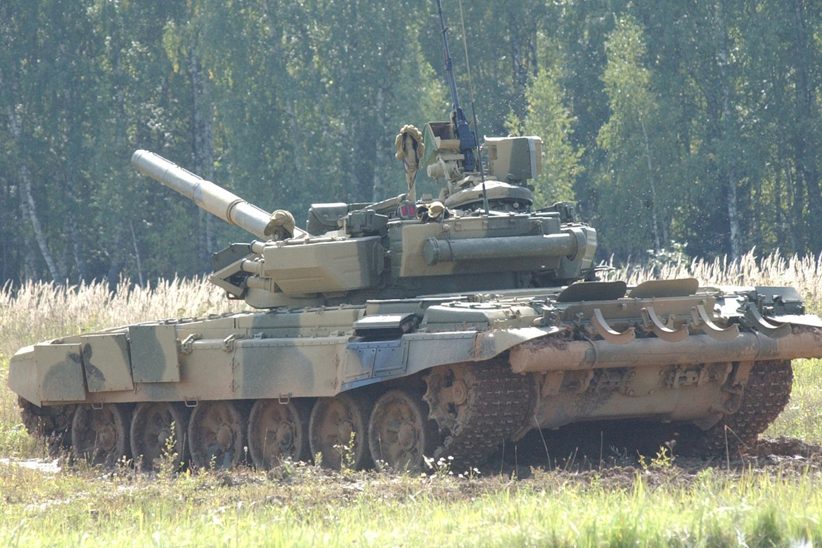 Британские военные в 1995 учили российских офицеров водить танки