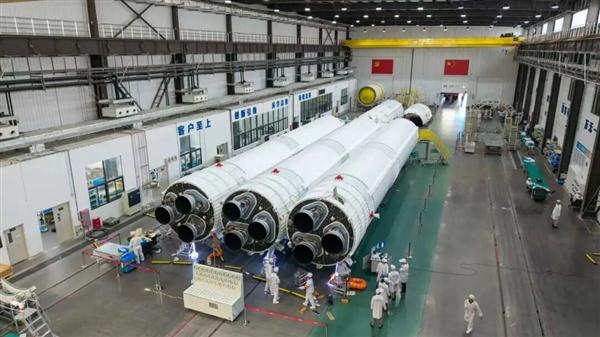 В перспективе запуски на этой ракете будут вдвое дешевле, чем на Falcon 9. Китайская ракета «Лицзянь-2» отправляется на космодром перед октябрьским запуском