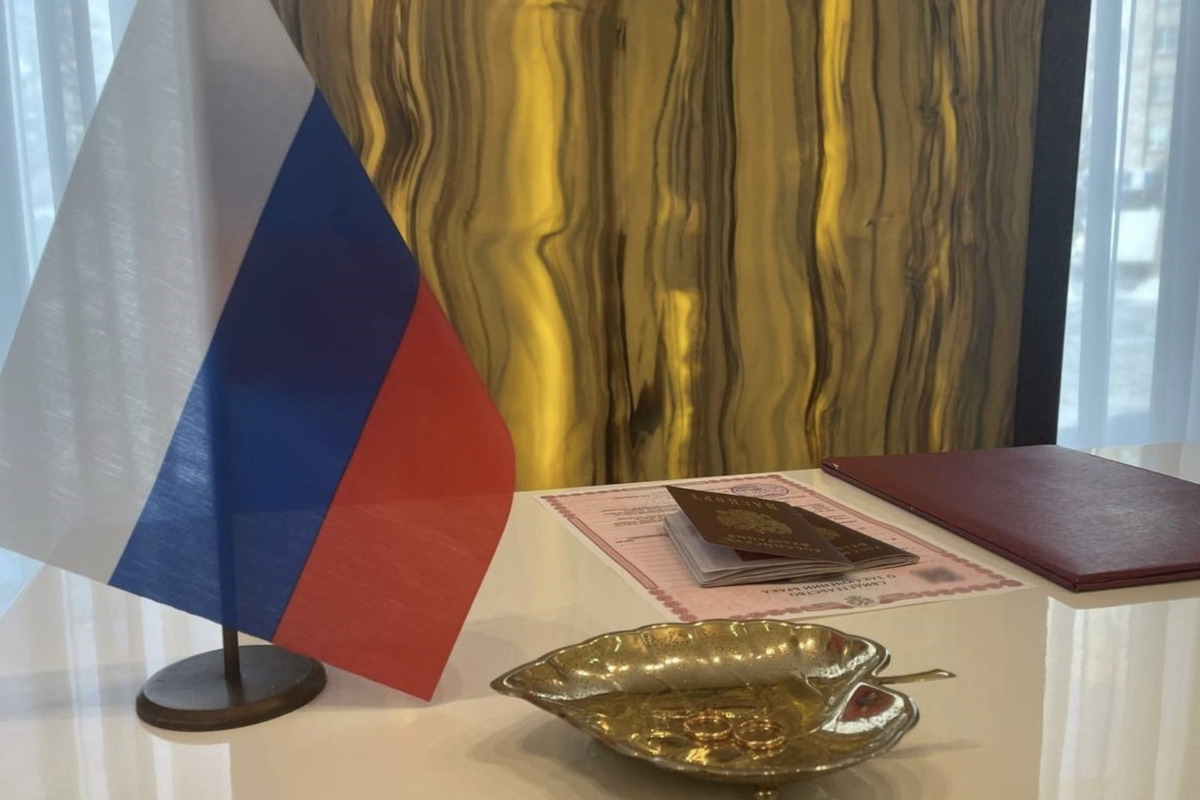 Участники СВО могут зарегистрировать брак в Архангельской области в день подачи заявления
