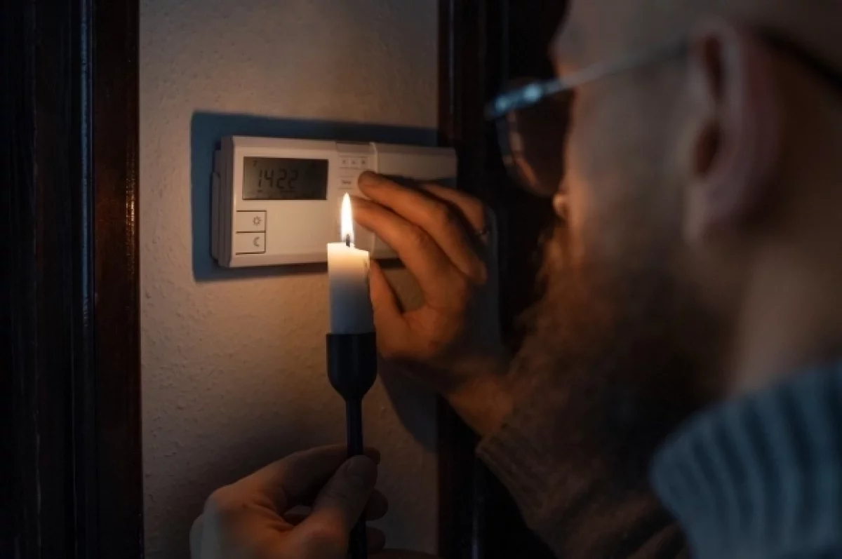 Около 74 тысяч жителей Литвы остаются без света после мощного урагана