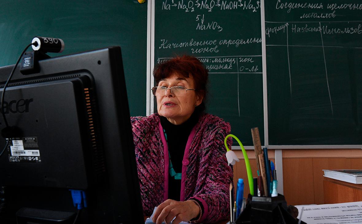 Российских учителей бесплатно обучат работе с ИИ