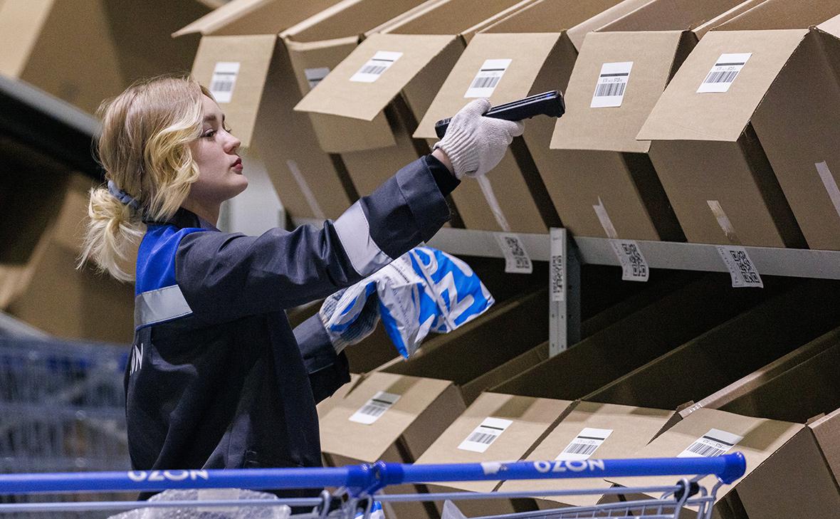 ВТБ объявил о поддержке пострадавших из-за атак на склады Ozon продавцов
