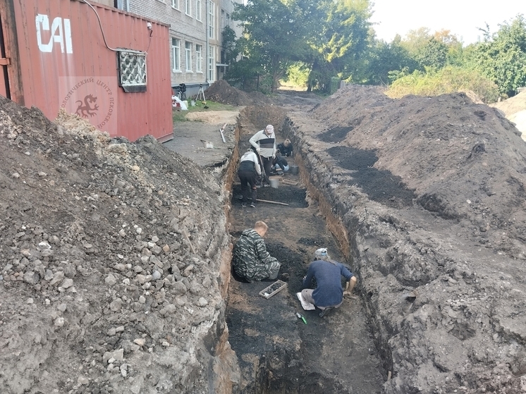 Археологи начали раскопки на Плехановском посаде в Пскове перед строительством гостиницы «Космос»