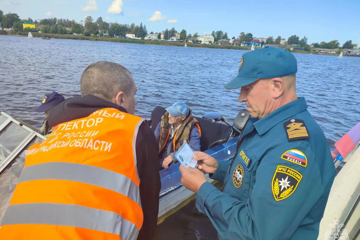 В Волховском районе инспекторы с помощником проверили техническое состояние судов