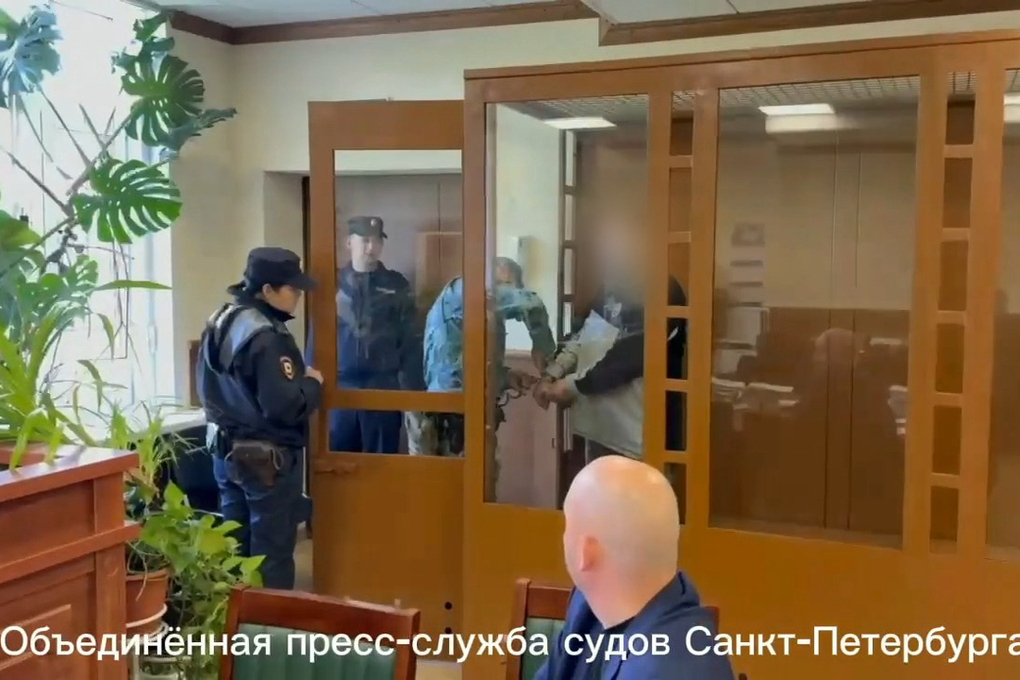 Полицейского и его посредника арестовали за взятку в 30 млн рублей в Петербурге