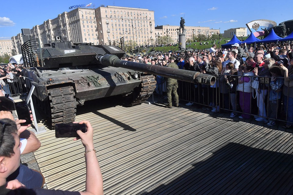 Натовские танки проиграли России и зарастают паутиной в тылу: куда исчезли хваленые «Абрамсы» и «Леопарды»