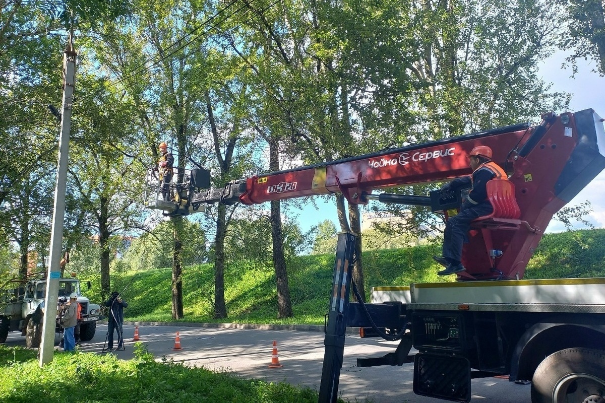 Недавняя непогода оборвала провода уличного освещения в Новгороде в 30 местах