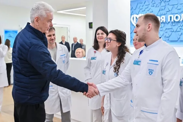 Сергей Собянин открыл новую поликлинику в Троицке