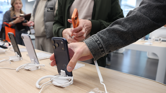 Axios: Apple представит первый складной iPhone 9 сентября
