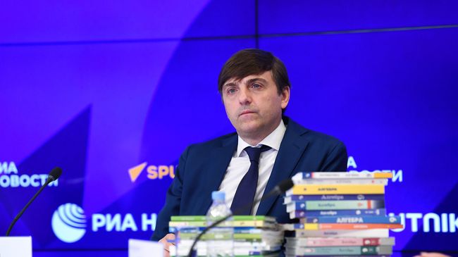 Кравцов рассказал о дополнительных каникулах для первоклассников