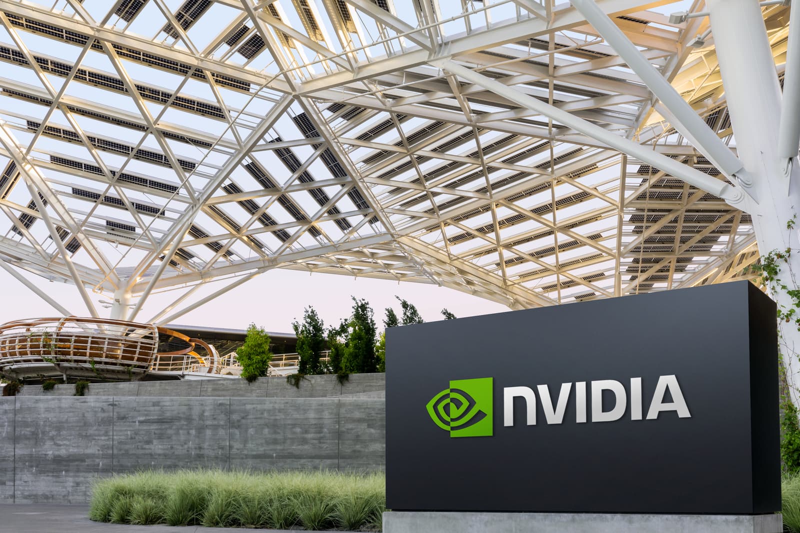 Nvidia всего за квартал заработала почти 100 млрд долларов и в своём отчёте ни слова не сказала о видеокартах GeForce