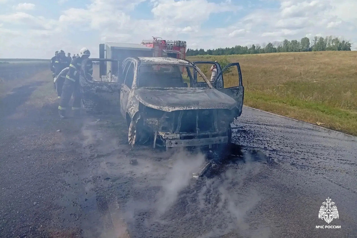 В Красногвардейском округе два человека пострадали при пожаре в пикапе