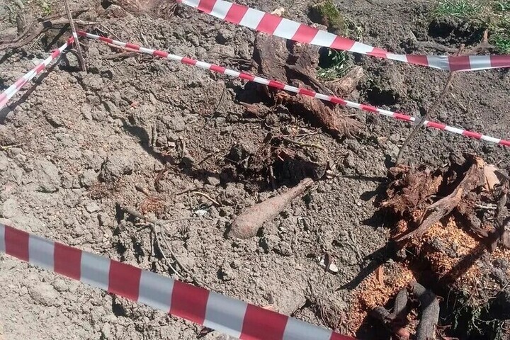 Опасный миномётный снаряд откопали в поле в Краснодарском крае