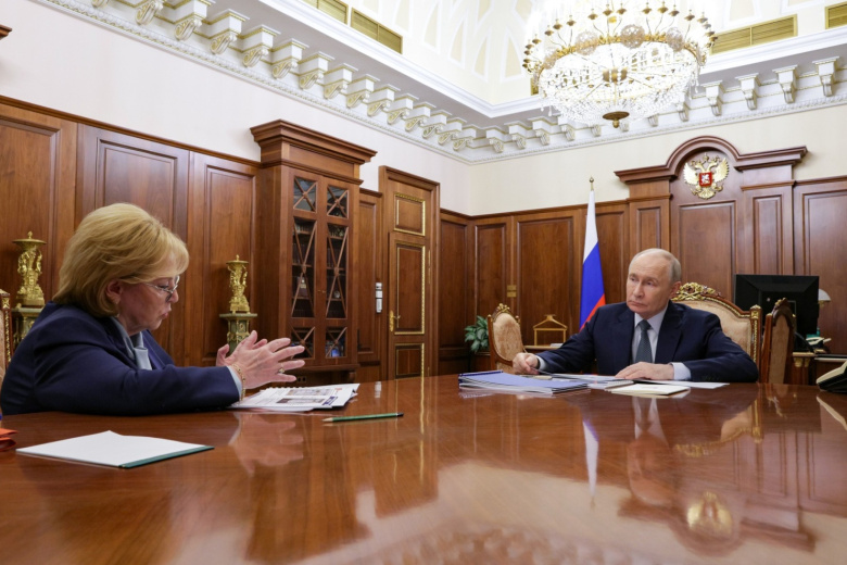 Скворцова доложила Путину об обеспеченности России кровью