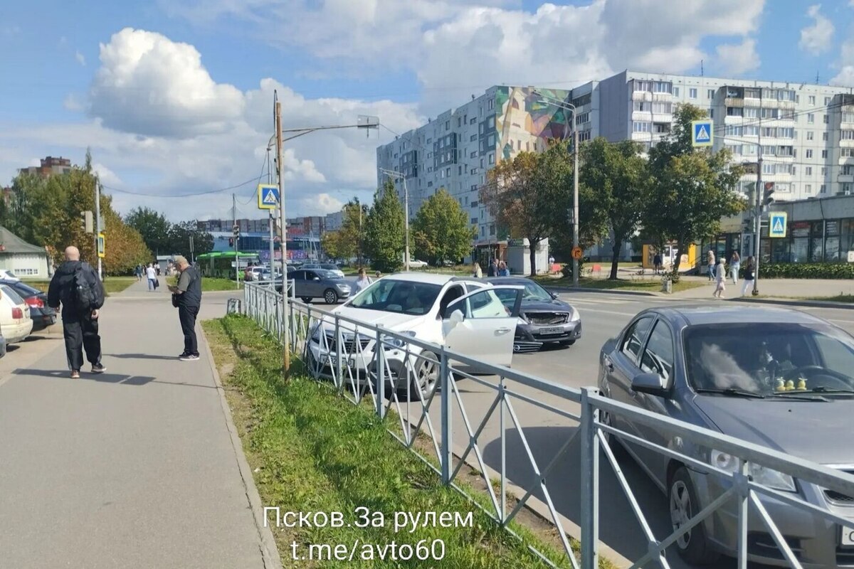 Рядом с рынком «Нива» произошло ДТП