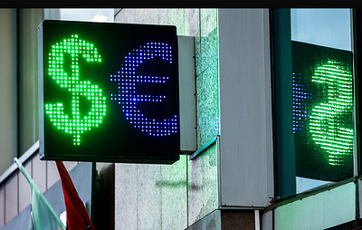 Курс доллара на межбанковском рынке превышал 86 рублей впервые с 20 марта
