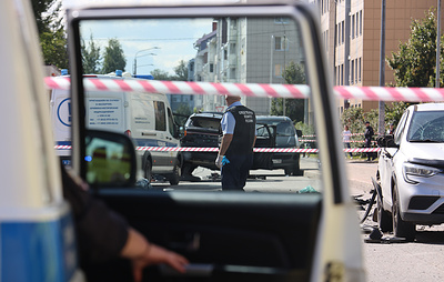ТАСС публикует кадры с места ЧП с автомобилем в Санкт-Петербурге