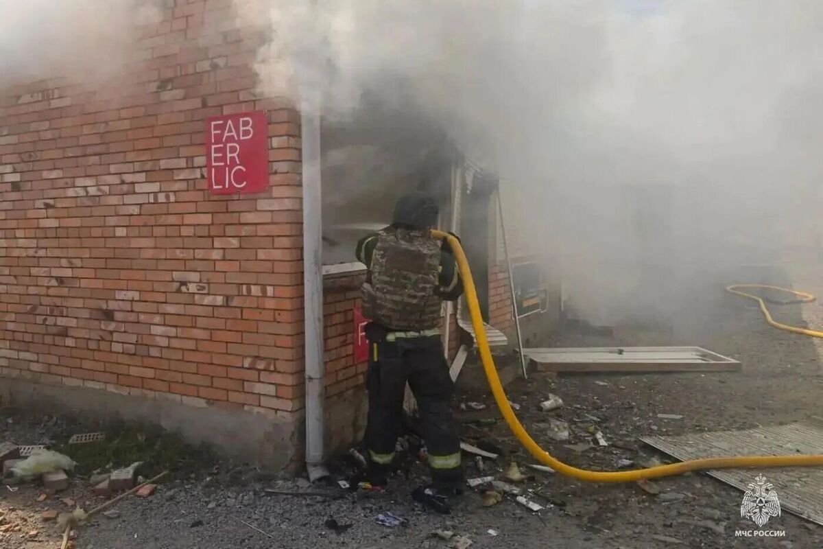 В запорожских Пологах загорелся рынок после атаки ВСУ: Пожар потушен