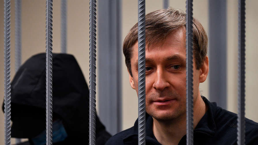 Вынесен приговор мужчине, давшему миллиардную взятку полковнику Захарченко