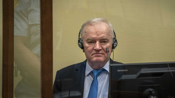 Бывший командующий армией боснийских сербов Младич умер в тюрьме в Гааге